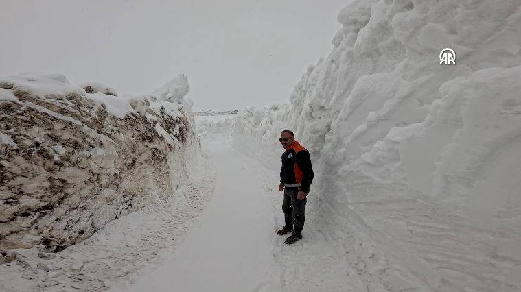 Mayıs ayının ortasında karla mücadele sürüyor - Resim: 9